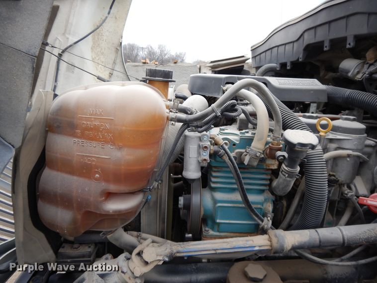 image for item DF6034 2012 International DuraStar 4300 truck cab and chassis