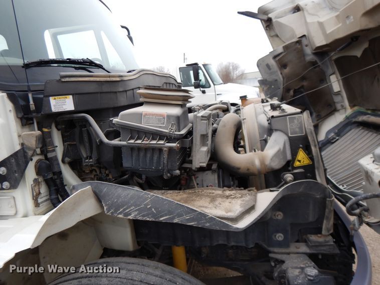 image for item DF6034 2012 International DuraStar 4300 truck cab and chassis