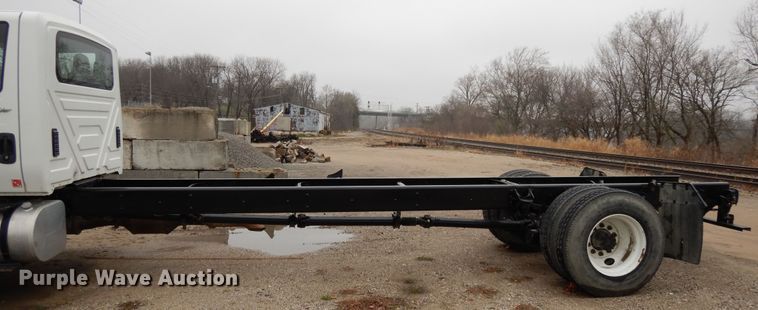 image for item DF6034 2012 International DuraStar 4300 truck cab and chassis