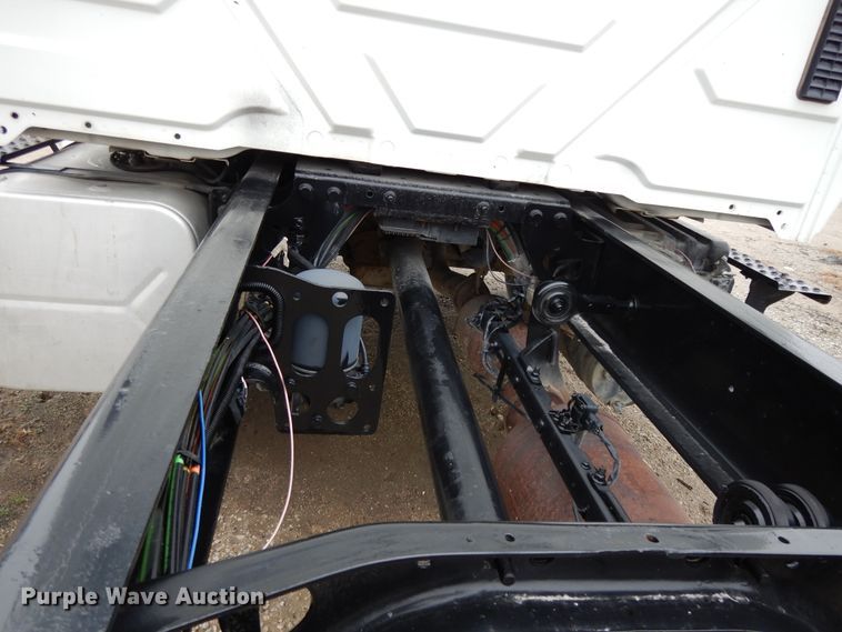 image for item DF6034 2012 International DuraStar 4300 truck cab and chassis