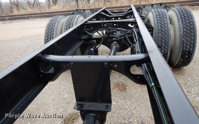 image for item DF6034 2012 International DuraStar 4300 truck cab and chassis