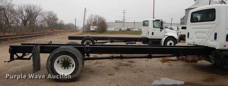 image for item DF6034 2012 International DuraStar 4300 truck cab and chassis