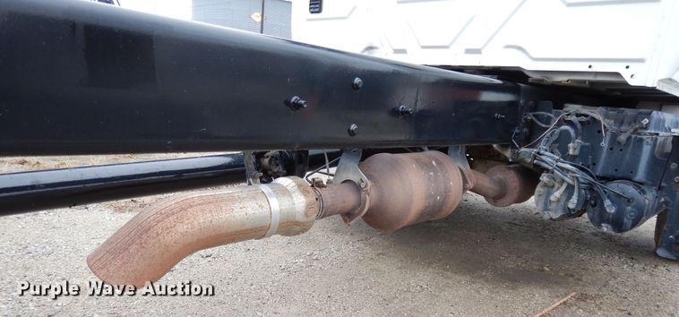 image for item DF6034 2012 International DuraStar 4300 truck cab and chassis