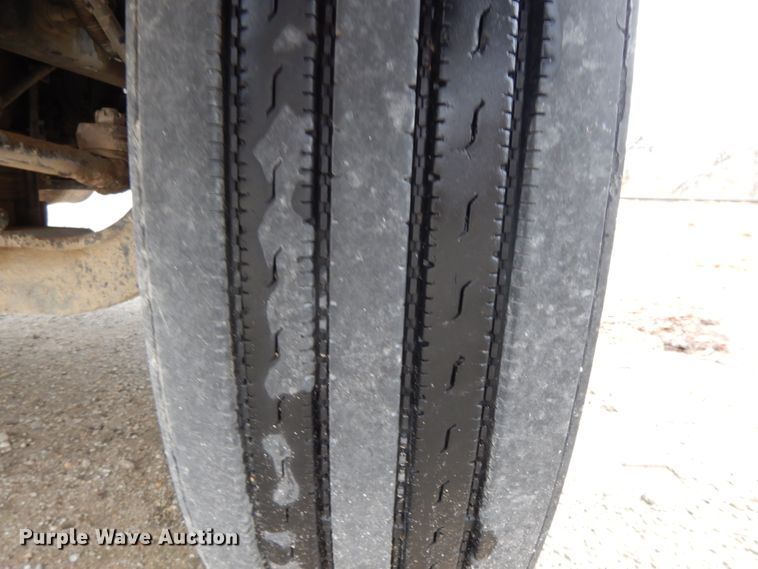 image for item DF6034 2012 International DuraStar 4300 truck cab and chassis