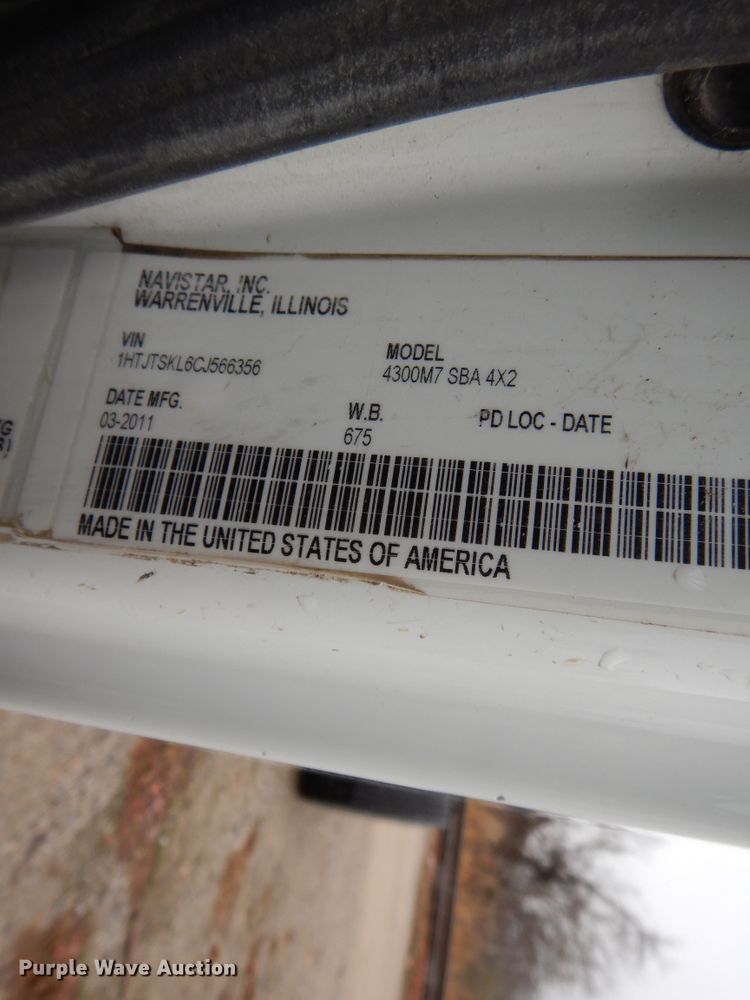 image for item DF6034 2012 International DuraStar 4300 truck cab and chassis