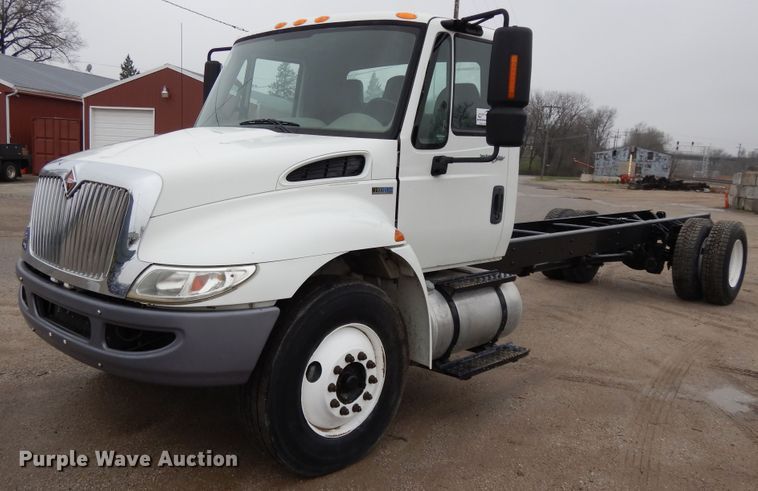 image for item DF6035 2012 International DuraStar 4300 truck cab and chassis