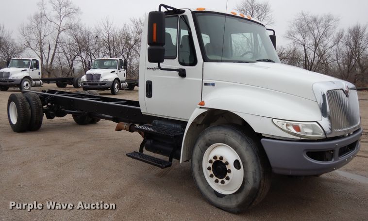 image for item DF6035 2012 International DuraStar 4300 truck cab and chassis