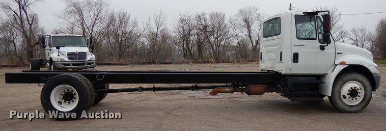 image for item DF6035 2012 International DuraStar 4300 truck cab and chassis