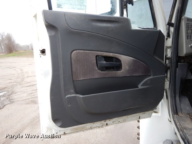 image for item DF6035 2012 International DuraStar 4300 truck cab and chassis