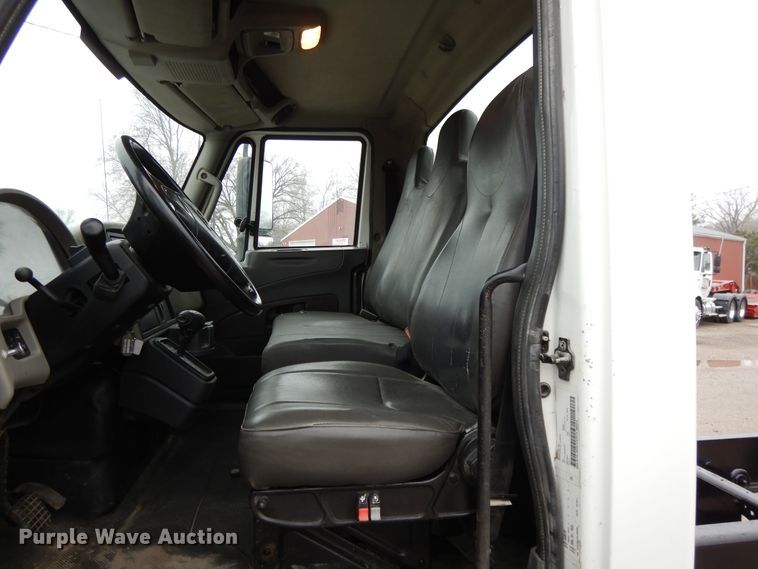image for item DF6035 2012 International DuraStar 4300 truck cab and chassis