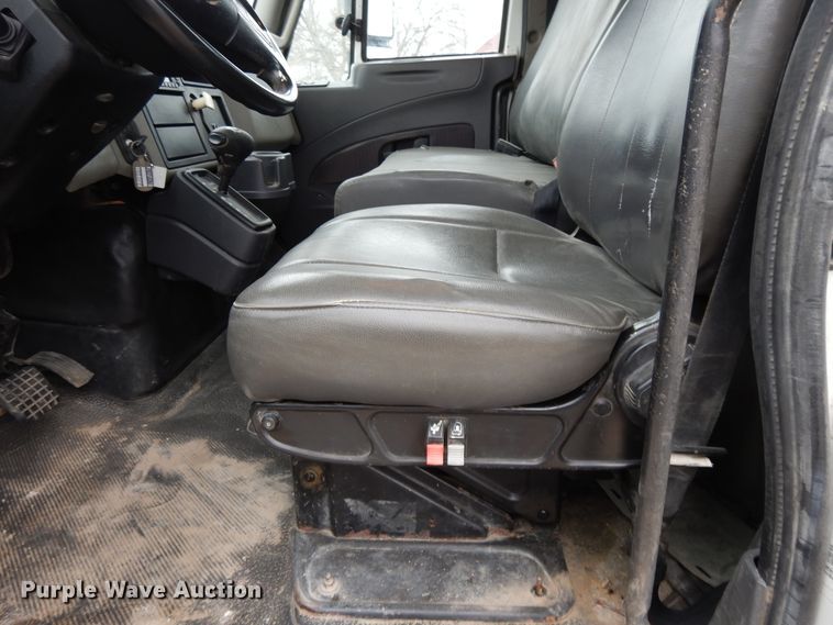 image for item DF6035 2012 International DuraStar 4300 truck cab and chassis