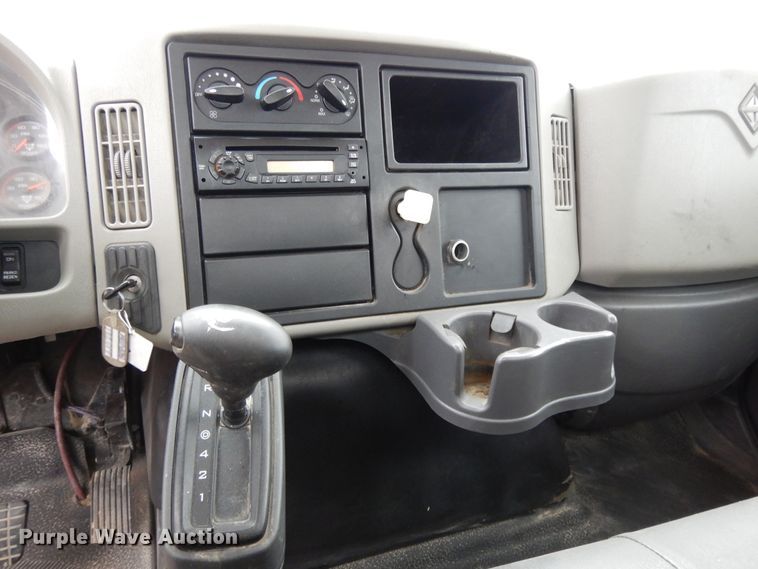 image for item DF6035 2012 International DuraStar 4300 truck cab and chassis
