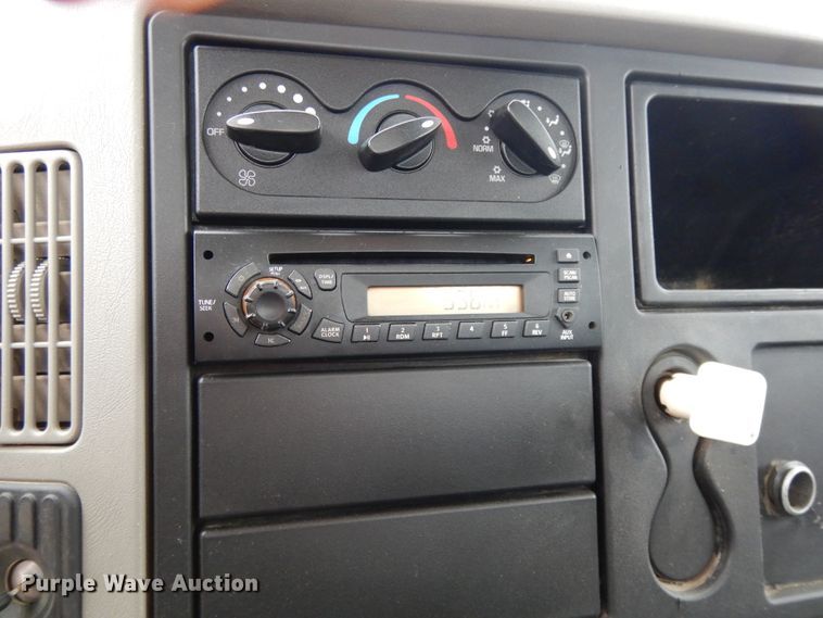 image for item DF6035 2012 International DuraStar 4300 truck cab and chassis