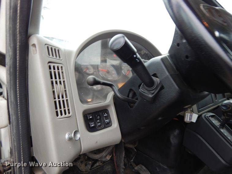 image for item DF6035 2012 International DuraStar 4300 truck cab and chassis