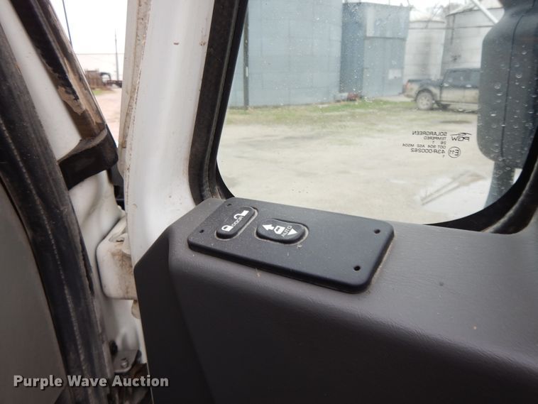 image for item DF6035 2012 International DuraStar 4300 truck cab and chassis