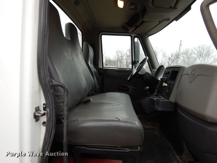 image for item DF6035 2012 International DuraStar 4300 truck cab and chassis