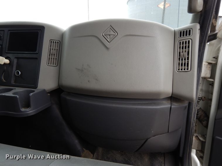 image for item DF6035 2012 International DuraStar 4300 truck cab and chassis