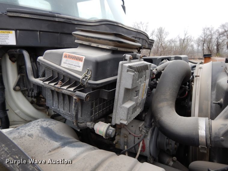 image for item DF6035 2012 International DuraStar 4300 truck cab and chassis