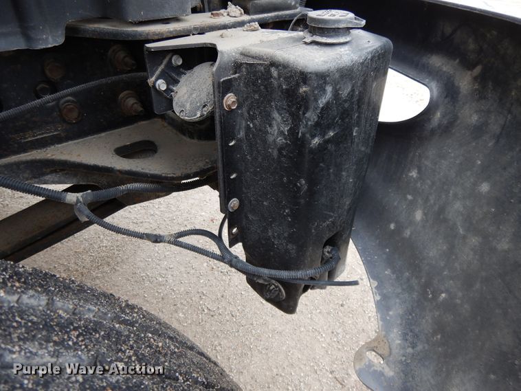 image for item DF6035 2012 International DuraStar 4300 truck cab and chassis