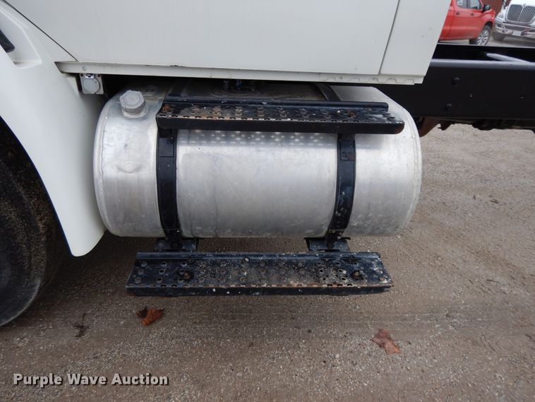 image for item DF6035 2012 International DuraStar 4300 truck cab and chassis