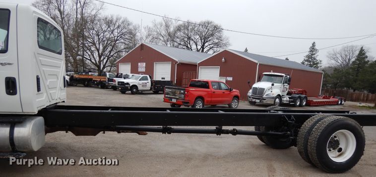 image for item DF6035 2012 International DuraStar 4300 truck cab and chassis