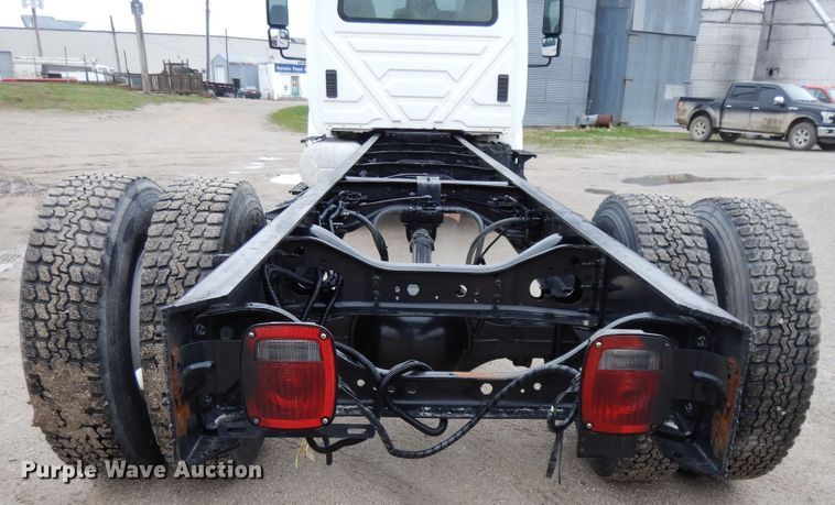 image for item DF6035 2012 International DuraStar 4300 truck cab and chassis