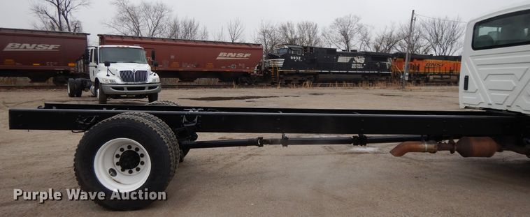 image for item DF6035 2012 International DuraStar 4300 truck cab and chassis