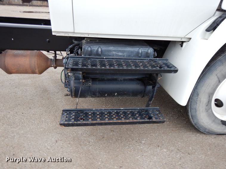 image for item DF6035 2012 International DuraStar 4300 truck cab and chassis