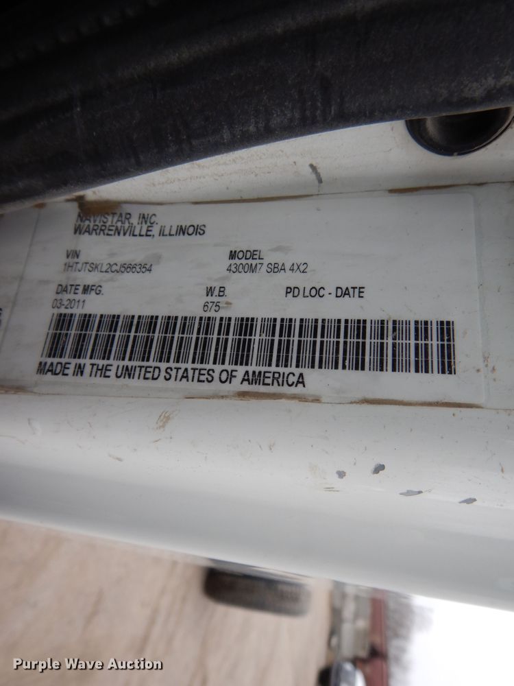 image for item DF6035 2012 International DuraStar 4300 truck cab and chassis