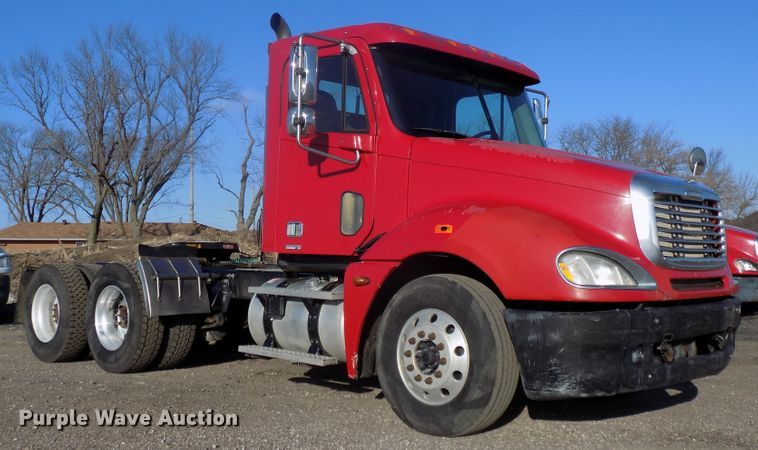 image for item DG2488 2006 Freightliner Columbia semi truck