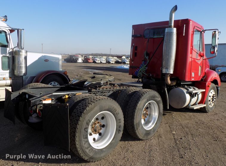 image for item DG2488 2006 Freightliner Columbia semi truck