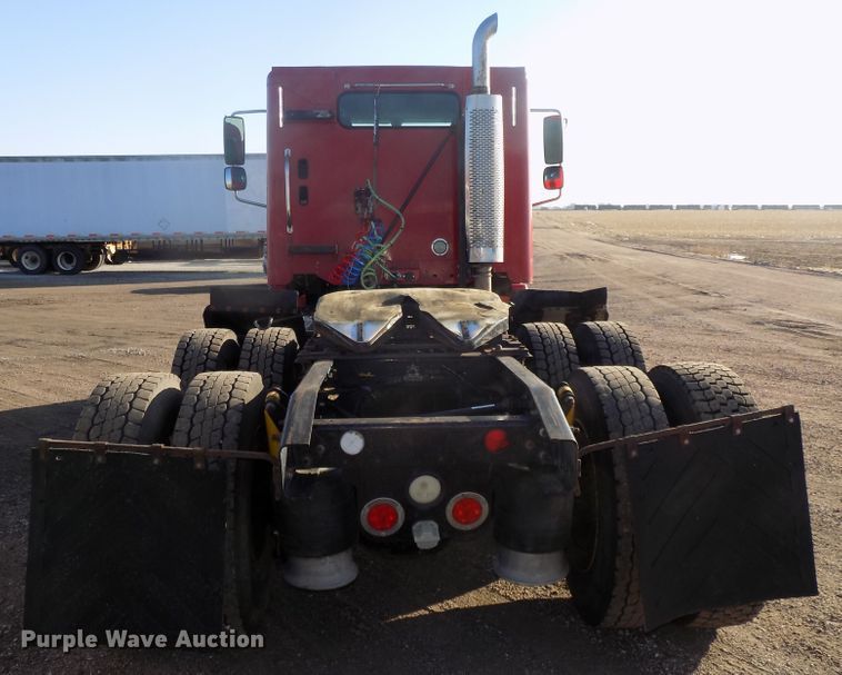 image for item DG2488 2006 Freightliner Columbia semi truck