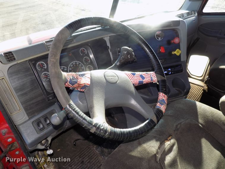 image for item DG2488 2006 Freightliner Columbia semi truck