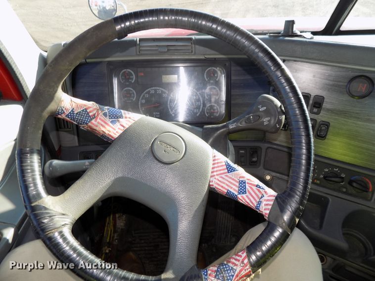 image for item DG2488 2006 Freightliner Columbia semi truck