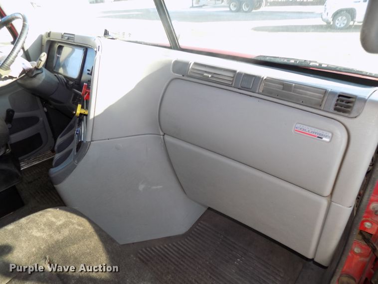 image for item DG2488 2006 Freightliner Columbia semi truck