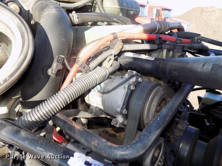 image for item DG2488 2006 Freightliner Columbia semi truck