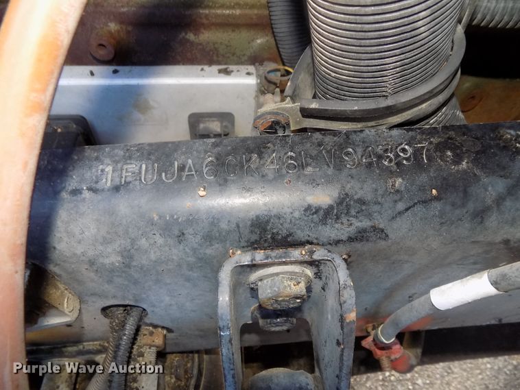 image for item DG2488 2006 Freightliner Columbia semi truck