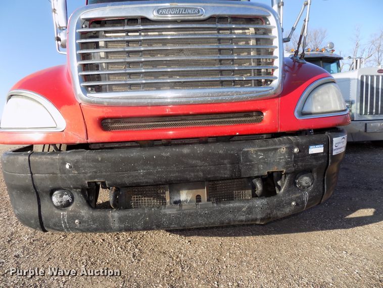 image for item DG2488 2006 Freightliner Columbia semi truck