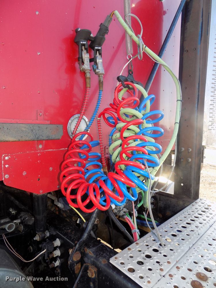 image for item DG2488 2006 Freightliner Columbia semi truck