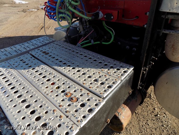 image for item DG2488 2006 Freightliner Columbia semi truck