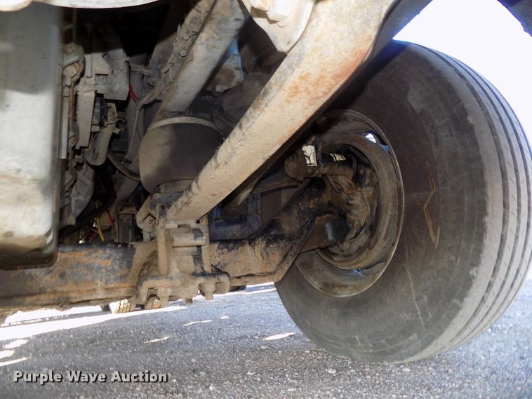 image for item DG2488 2006 Freightliner Columbia semi truck