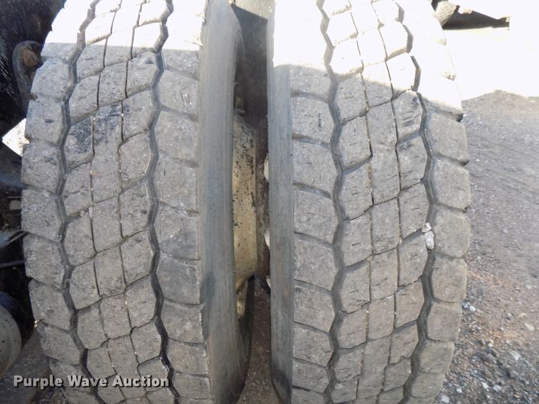 image for item DG2488 2006 Freightliner Columbia semi truck