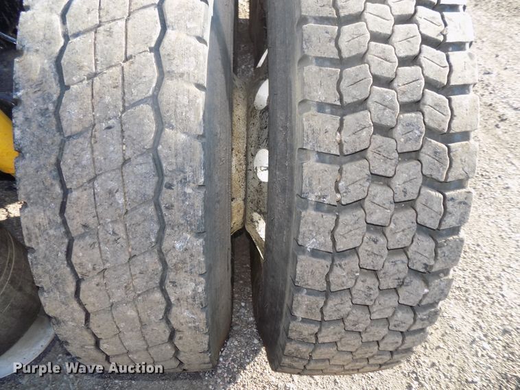 image for item DG2488 2006 Freightliner Columbia semi truck