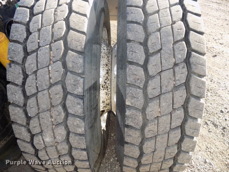 image for item DG2488 2006 Freightliner Columbia semi truck