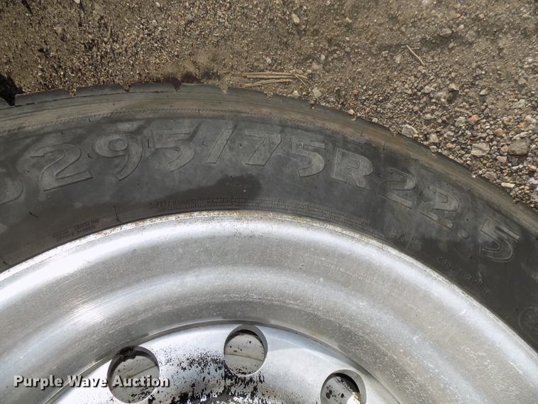 image for item DG2488 2006 Freightliner Columbia semi truck