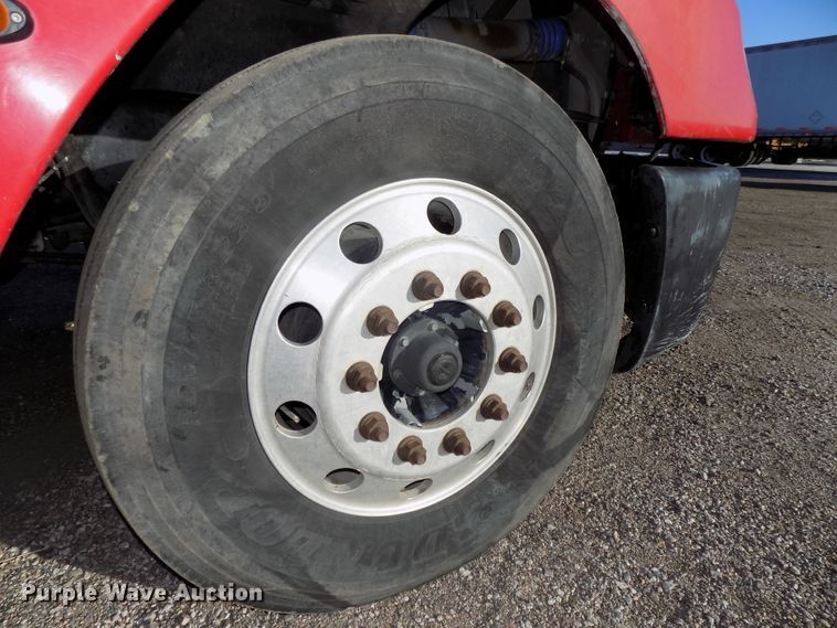 image for item DG2488 2006 Freightliner Columbia semi truck