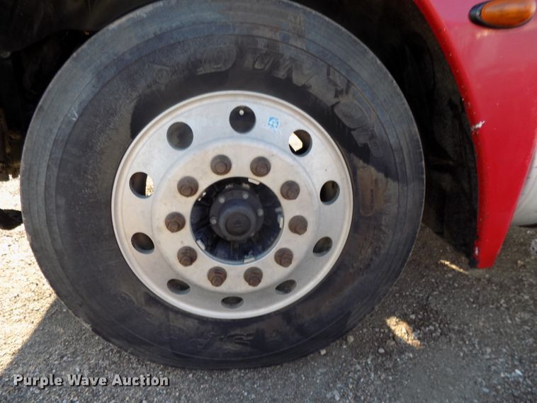 image for item DG2488 2006 Freightliner Columbia semi truck