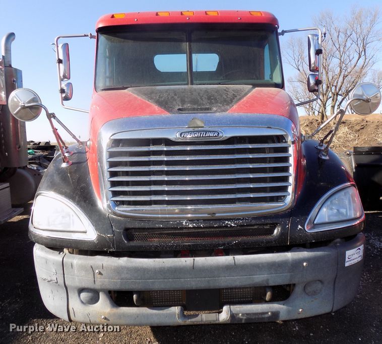 image for item DG2491 2005 Freightliner Columbia semi truck
