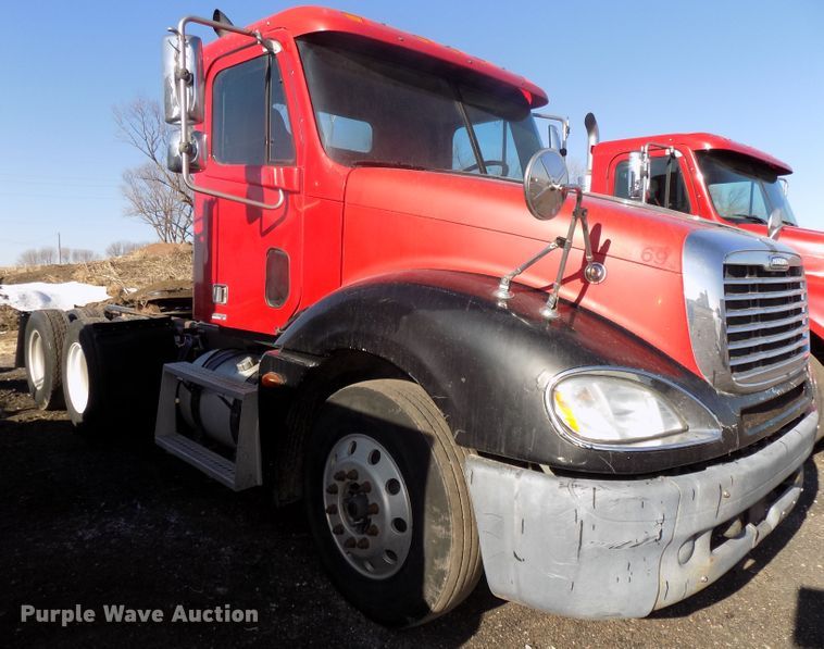 image for item DG2491 2005 Freightliner Columbia semi truck