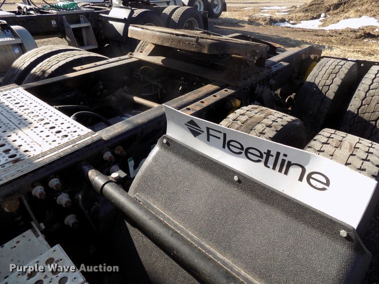 image for item DG2491 2005 Freightliner Columbia semi truck